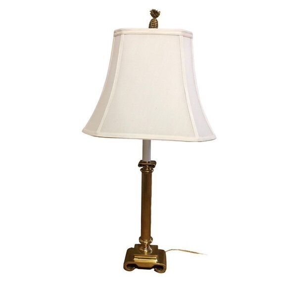 Vintage Solid Bras Elegant Table Lamp with Pineapple Finial - Picture 1 of 4